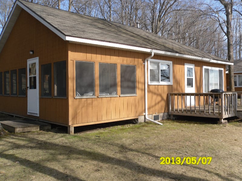 Exterior view of cabin 2 at Red School Resort