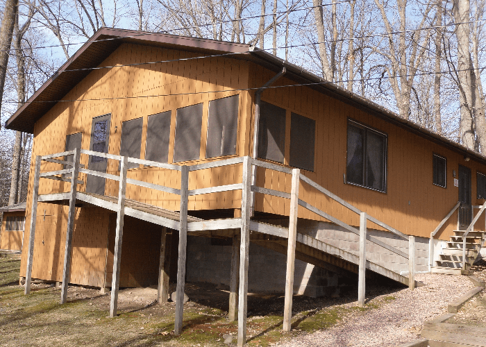 Exterior view of cabin 7 at Red School Resort