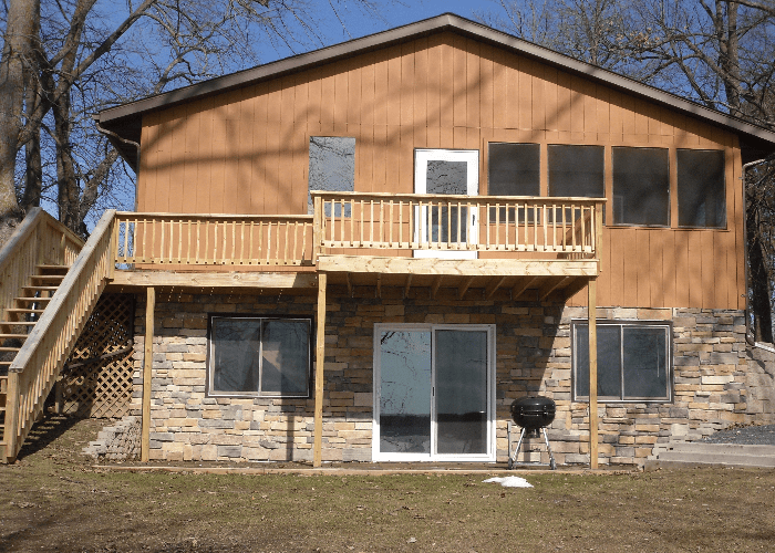 Exterior view of cabin 6 at Red School Resort