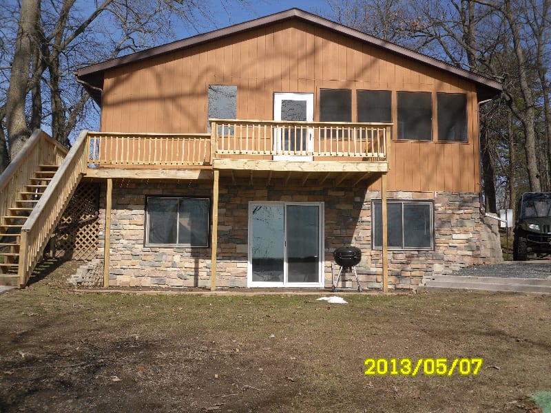 Exterior view of cabin 6 at Red School Resort