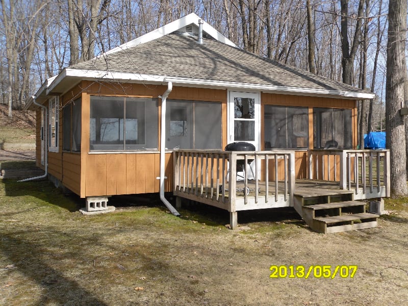 Exterior view of cabin 4 at Red School Resort